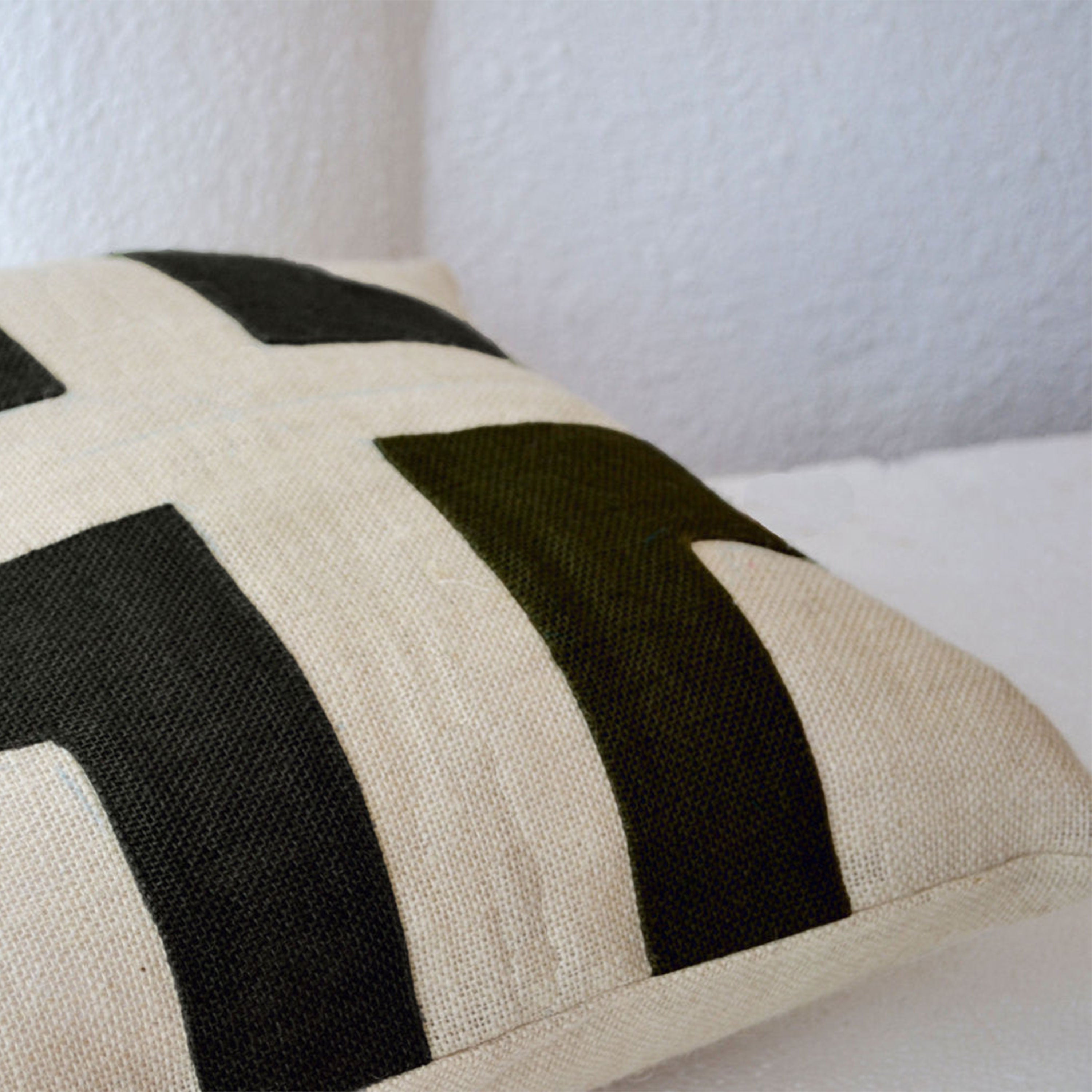 Ivory White Burlap pillow with black burlap applique - Cream Black Decorative cushion cover- gift pillow- Spring Throw pillow 18X18