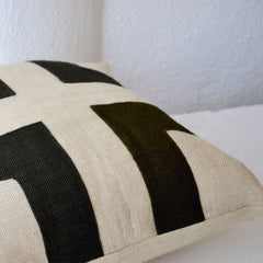 Ivory White Burlap pillow with black burlap applique - Cream Black Decorative cushion cover- gift pillow- Spring Throw pillow 18X18