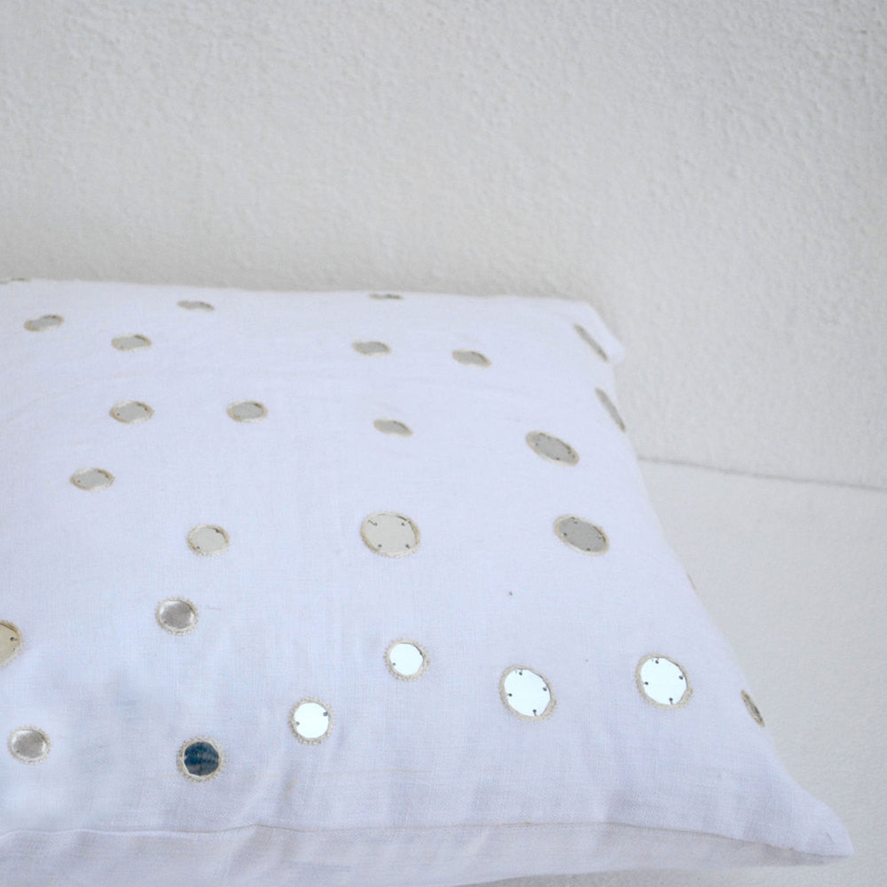 Decorative throw pillows in linen with mirrors