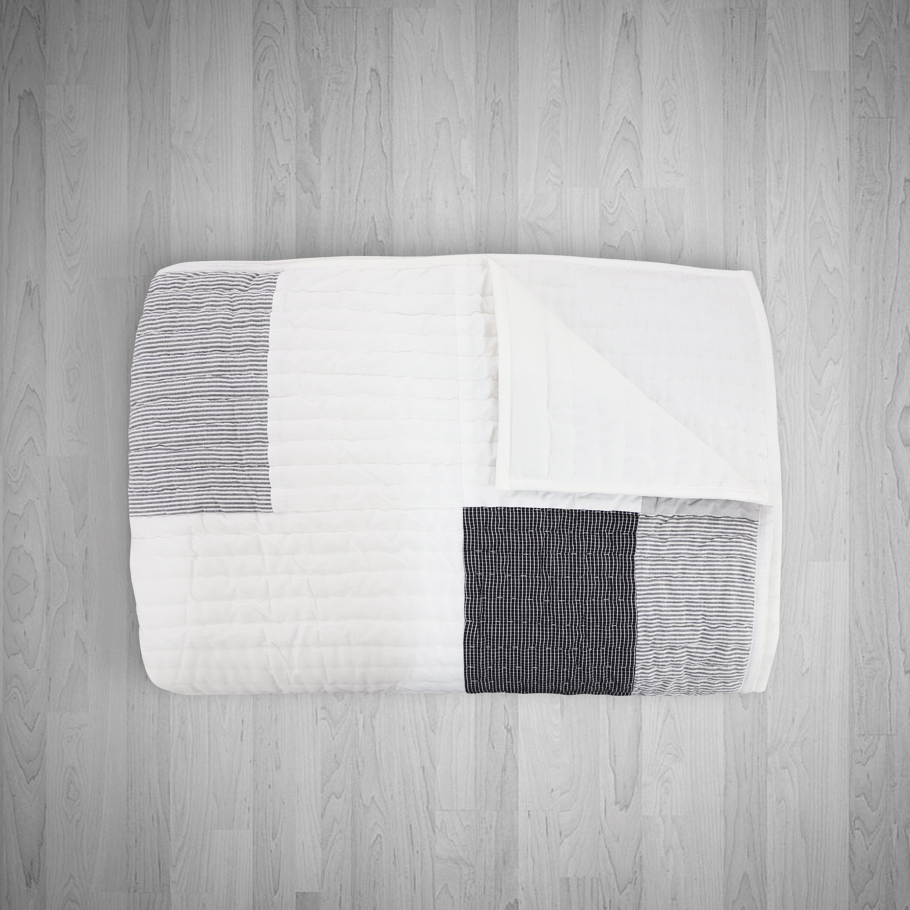 Handmade Black & White Monochrome Patchwork Quilt - Reversible | Polyfill | Dorm, Bedroom & Minimalist Décor | Twin to Cal King