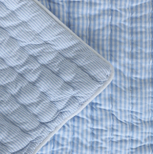 Breathable Blue White Cotton Quilt - Washable Dorm Blanket