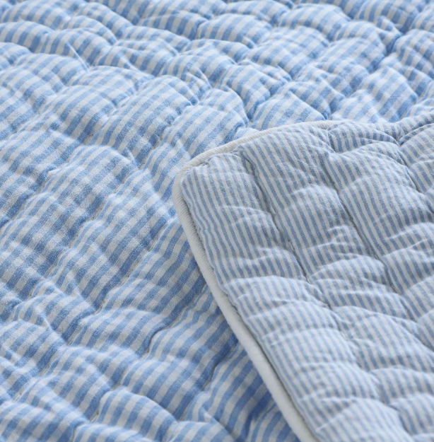 Breathable Blue White Cotton Quilt - Washable Dorm Blanket